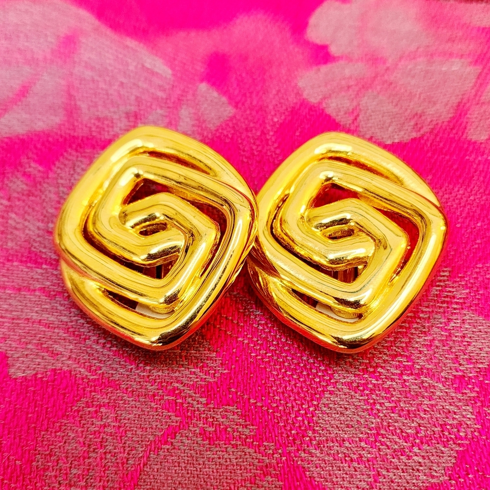 Vintage Abstract Spiral Swirl Clip On Statement Earrings.